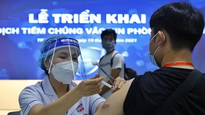 Giáo viên TP.HCM được tiêm vaccine phòng COVID-19