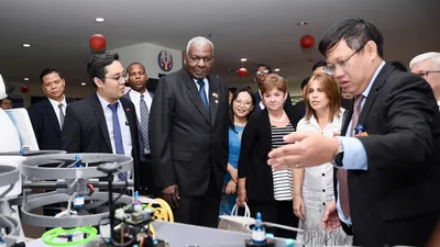 Máy bay không người lái của Trường ĐH Sư phạm Kỹ thuật TP.HCM gây ấn tượng với đoàn đại biểu Cuba