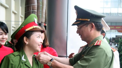 Những “đóa hồng” của Học viện Cảnh sát nhân dân trong ngày tốt nghiệp