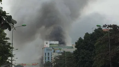  Lửa thiêu rụi nhiều tài sản tại 1 siêu thị điện máy