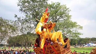 Độc đáo lễ hội rước vua, chúa ở đền Sái