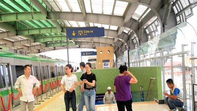 Ngày đầu mở cửa tham quan nhà ga La Khê