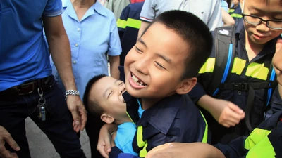 Tân binh 'nhí' háo hức trong lễ xuất quân