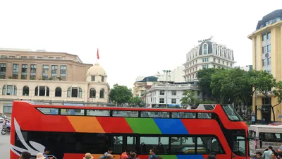 Cận cảnh xe buýt mui trần 2 tầng đầu tiên ở Hà Nội