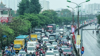 Cửa ngõ Thủ đô ùn ứ trước ngày nghỉ lễ 30-4 và 1-5