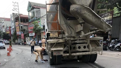 Xe bồn va chạm xe máy khiến hai người tử vong