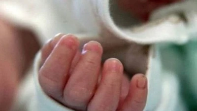 Bé trai 17 tháng tuổi tử vong, 2 cô giáo bị tạm giữ 