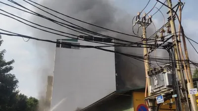 Cháy lớn tại cửa hàng cơ khí, phế liệu ở Hà Nội 