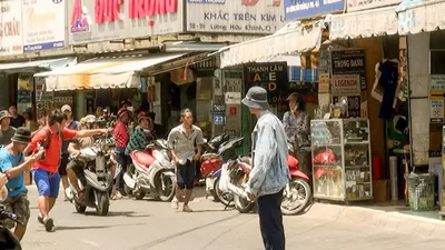 Phim Ròm một cuộc chạy đua không ngừng nghỉ