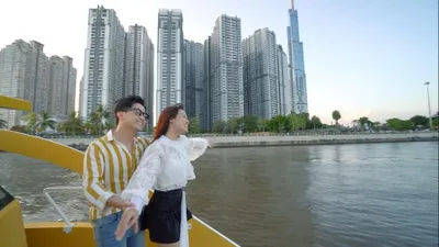 Cùng Quốc Bảo và Phan Như Thùy trải nghiệm tàu buýt sông Sài Gòn