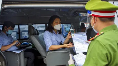 Chùm ảnh: Ngày đầu tiên người lao động lưu thông 4 tỉnh giáp ranh TP.HCM