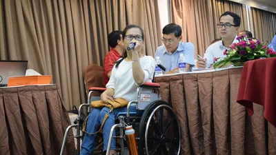 Chẳng lẽ người khuyết tật thì không được đi xe buýt?