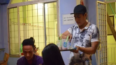 Thăm 'hot boy trà sữa' đại náo Thách thức danh hài