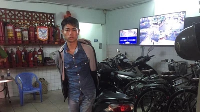 Cướp giật điện thoại gặp kẹt xe còn đụng ngay đặc nhiệm