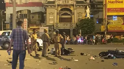 Sau tai nạn ở ngã tư Hàng Xanh, nữ tài xế nói 'Để chị lo'