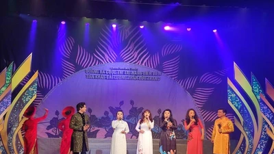 Nghệ sĩ cải lương hội ngộ tại sân khấu Trần Hữu Trang ngày cận Tết