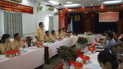 Tập trung gỡ 'nút thắt' giao thông trong năm 2016