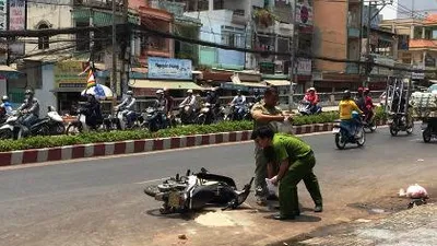 Hai nữ sinh viên bị tạt acid giữa phố Sài Gòn