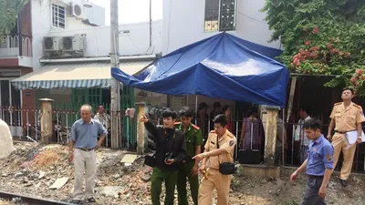 Bị tàu tông tử vong khi cố chui qua hàng rào sát đường sắt