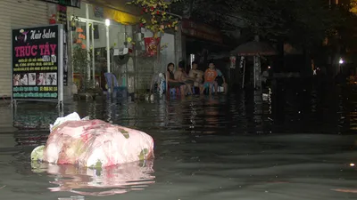 Hàng trăm hộ dân ở quận 12 bị ngập chìm trong nước