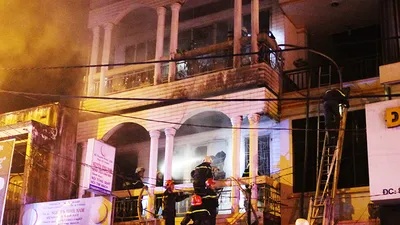 Giải cứu 6 người trong đám cháy căn nhà 3 tầng