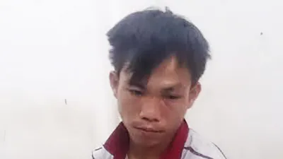 Người dân tông xe xô ngã tên cướp giật