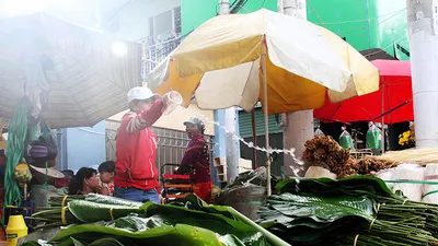 Chợ lá dong ngày Tết ven đường ở TP.HCM