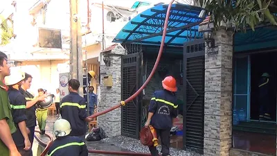 5 người mắc kẹt trong căn nhà 4 tầng bị cháy ở TP.HCM