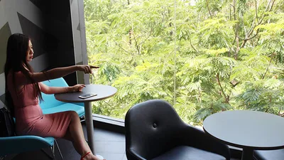 Cô gái tố khách tây trộm iPhone ở quán MC donald