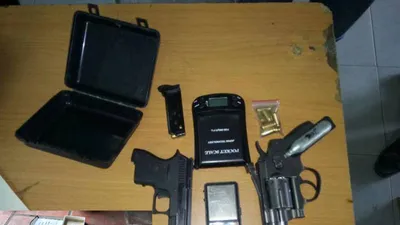 Băng buôn 'hàng đá' thủ súng ngắn ở TP.HCM