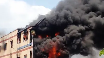 Cháy cạnh chợ Kim Biên: Cứu một cụ ông 70 tuổi