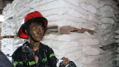 Cháy nổ lớn công ty sơn ngàn mét ở Hóc Môn 