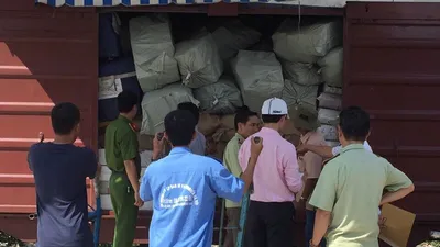 Trinh sát theo đoàn tàu nghi chở hàng lậu về Ga Sài Gòn