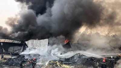 11 người mắc kẹt trong đám cháy lớn ở Bình Chánh