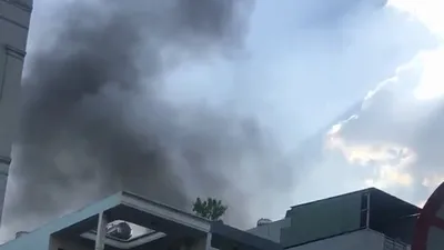 Cháy cạnh ngân hàng, nhiều người hốt hoảng