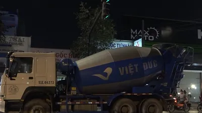 Xe bồn va 2 xe máy ở Bình Chánh, 1 người tử vong