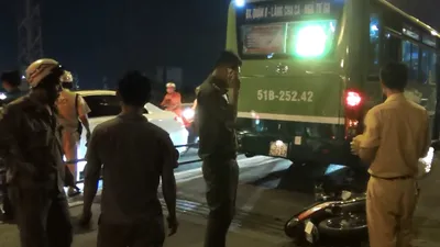 Cô gái trẻ bị xe buýt cán tử vong ở cầu Chánh Hưng