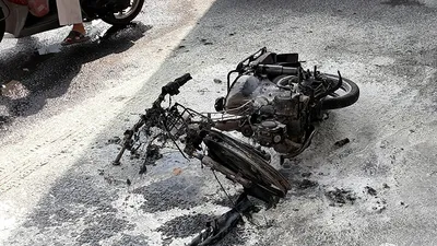 Nam thanh niên đốt xe ở vòng xoay Lăng Cha Cả rồi bỏ chạy