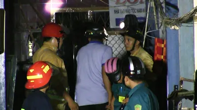 Sập nhà cổ ở quận 1, nhiều người mắc kẹt kêu cứu