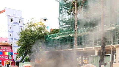 Xe tải cháy dữ dội trên đường 3/2