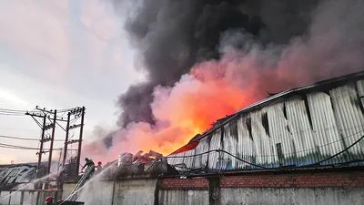 Quận 12: Cháy dữ dội 2 công ty ở cụm công nghiệp Quang Trung