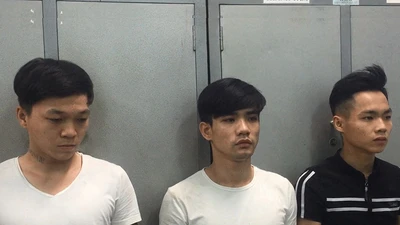 Mời bia người nước ngoài rồi đi theo cướp tài sản ở quận 2