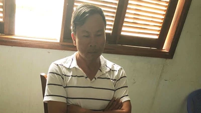 Mua kim cương bằng thẻ visa nhặt được trong phòng vệ sinh