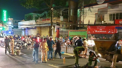 Lao xe vào máy bơm bê tông, hai thanh niên tử vong ở Gò Vấp