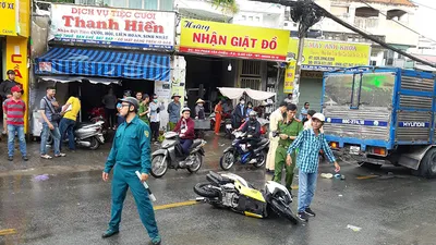 Xe tải mất thắng cuốn hai xe máy, một người tử vong ở Gò Vấp