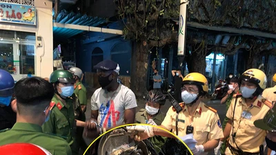 Lực lượng 363 quận 1 tung quân trấn áp tội phạm mùa COVID-19
