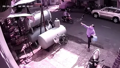 Điều tra nhóm tạt sơn, khủng bố để đòi nợ 