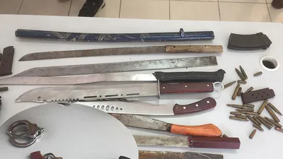 Bình Thạnh: Dân đem súng, đạn… tới đổi mì gói, dầu ăn