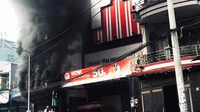 7 người mắc kẹt trong vụ cháy nhà ở đường Lê Trọng Tấn