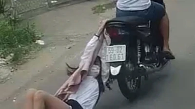 Tên cướp giật kéo lê cô gái hàng trăm mét ở Bình Tân